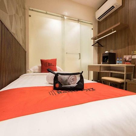 Reddoorz Premium @ South Triangle เกซอนซิตี้ ภายนอก รูปภาพ