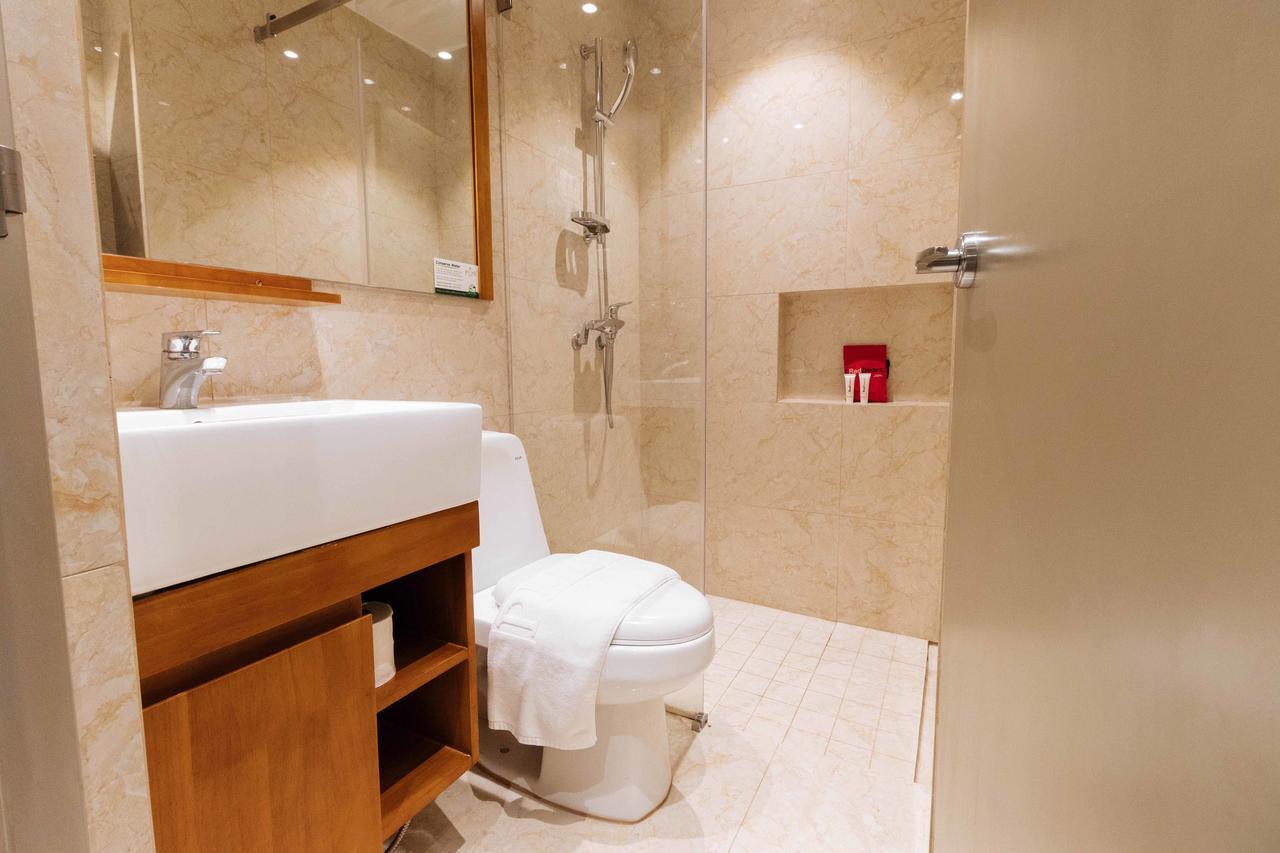 Reddoorz Premium @ South Triangle เกซอนซิตี้ ภายนอก รูปภาพ