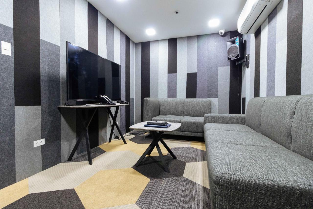 Reddoorz Premium @ South Triangle เกซอนซิตี้ ภายนอก รูปภาพ