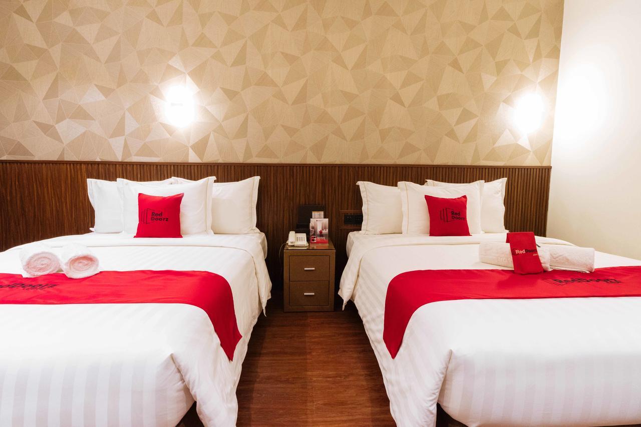 Reddoorz Premium @ South Triangle เกซอนซิตี้ ภายนอก รูปภาพ