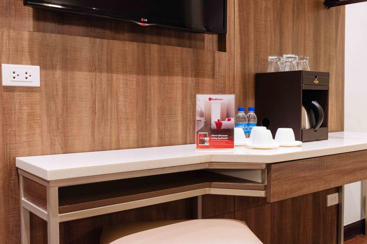 Reddoorz Premium @ South Triangle เกซอนซิตี้ ภายนอก รูปภาพ