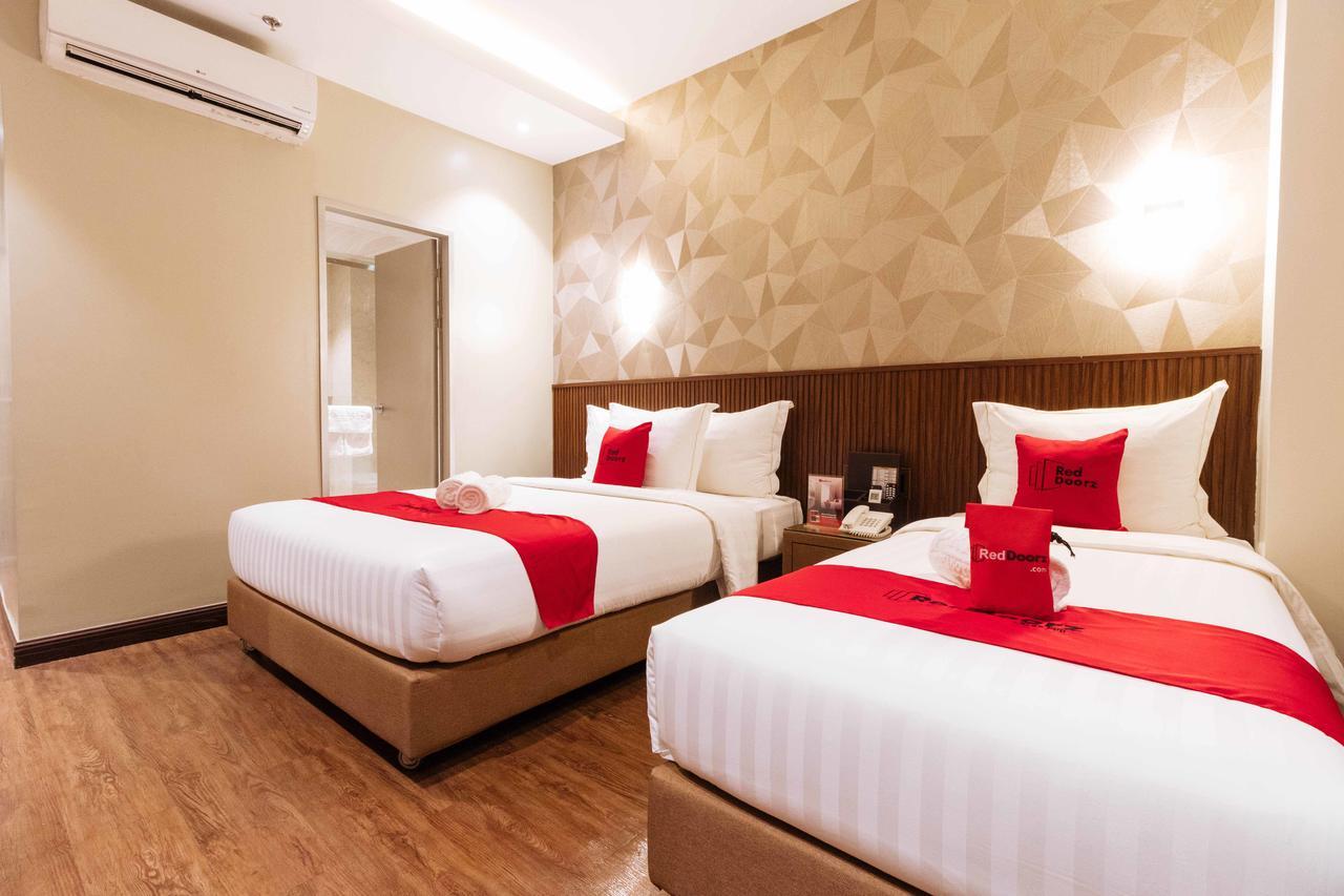 Reddoorz Premium @ South Triangle เกซอนซิตี้ ภายนอก รูปภาพ