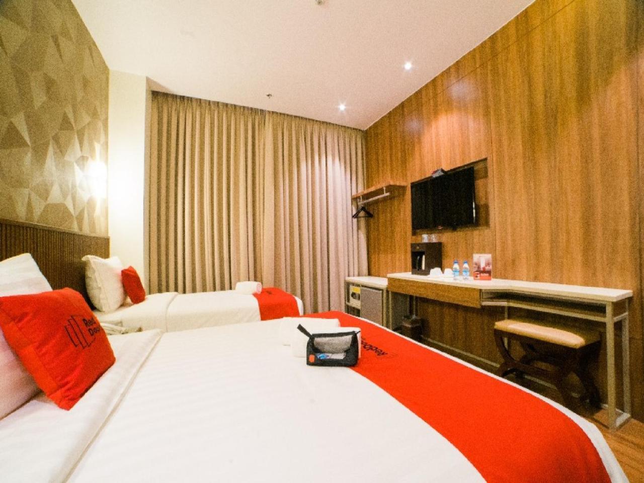 Reddoorz Premium @ South Triangle เกซอนซิตี้ ภายนอก รูปภาพ