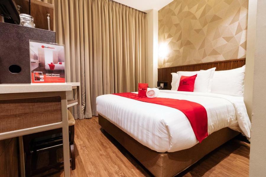 Reddoorz Premium @ South Triangle เกซอนซิตี้ ภายนอก รูปภาพ