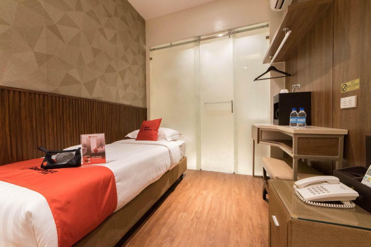 Reddoorz Premium @ South Triangle เกซอนซิตี้ ภายนอก รูปภาพ