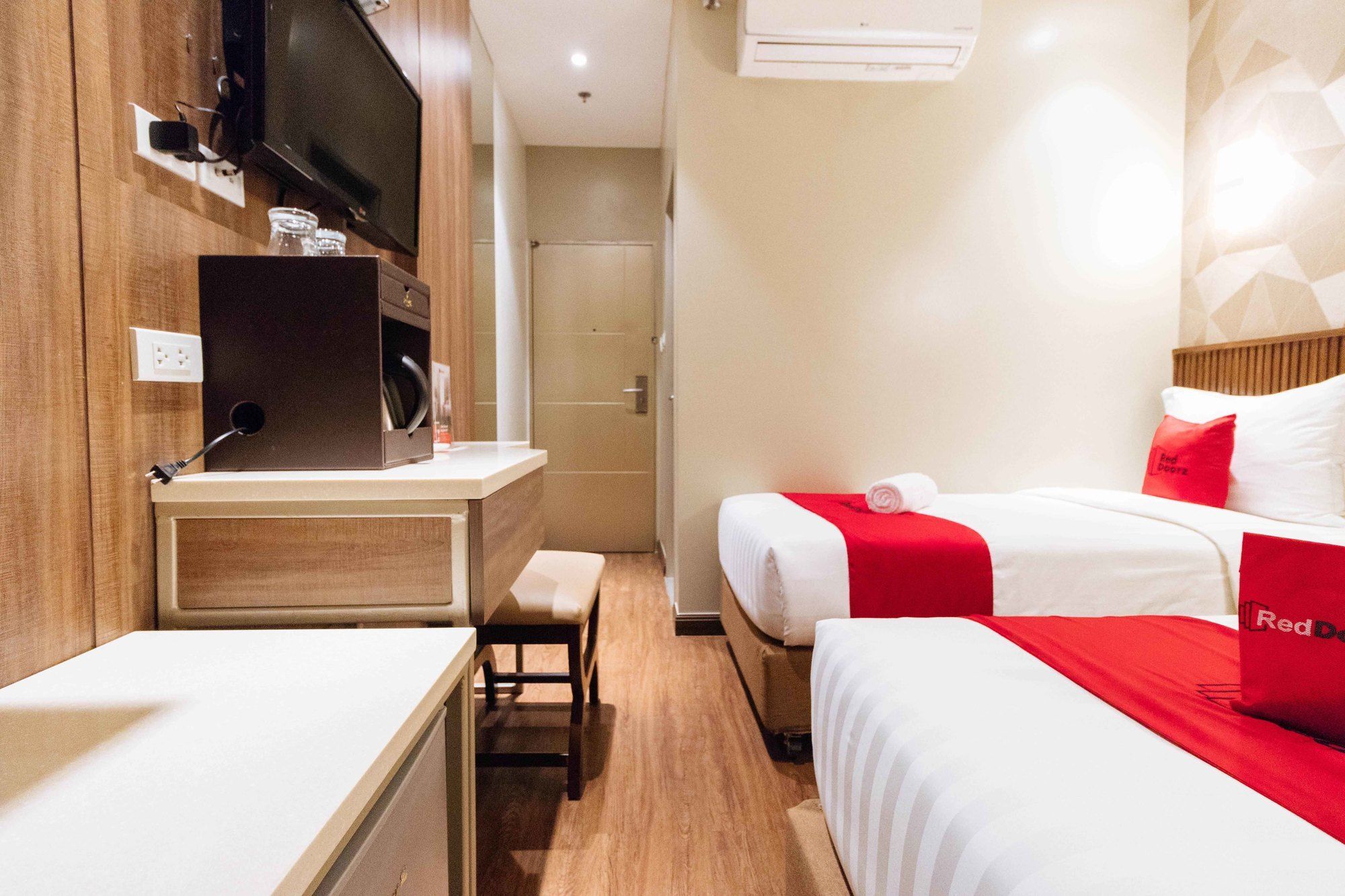 Reddoorz Premium @ South Triangle เกซอนซิตี้ ภายนอก รูปภาพ