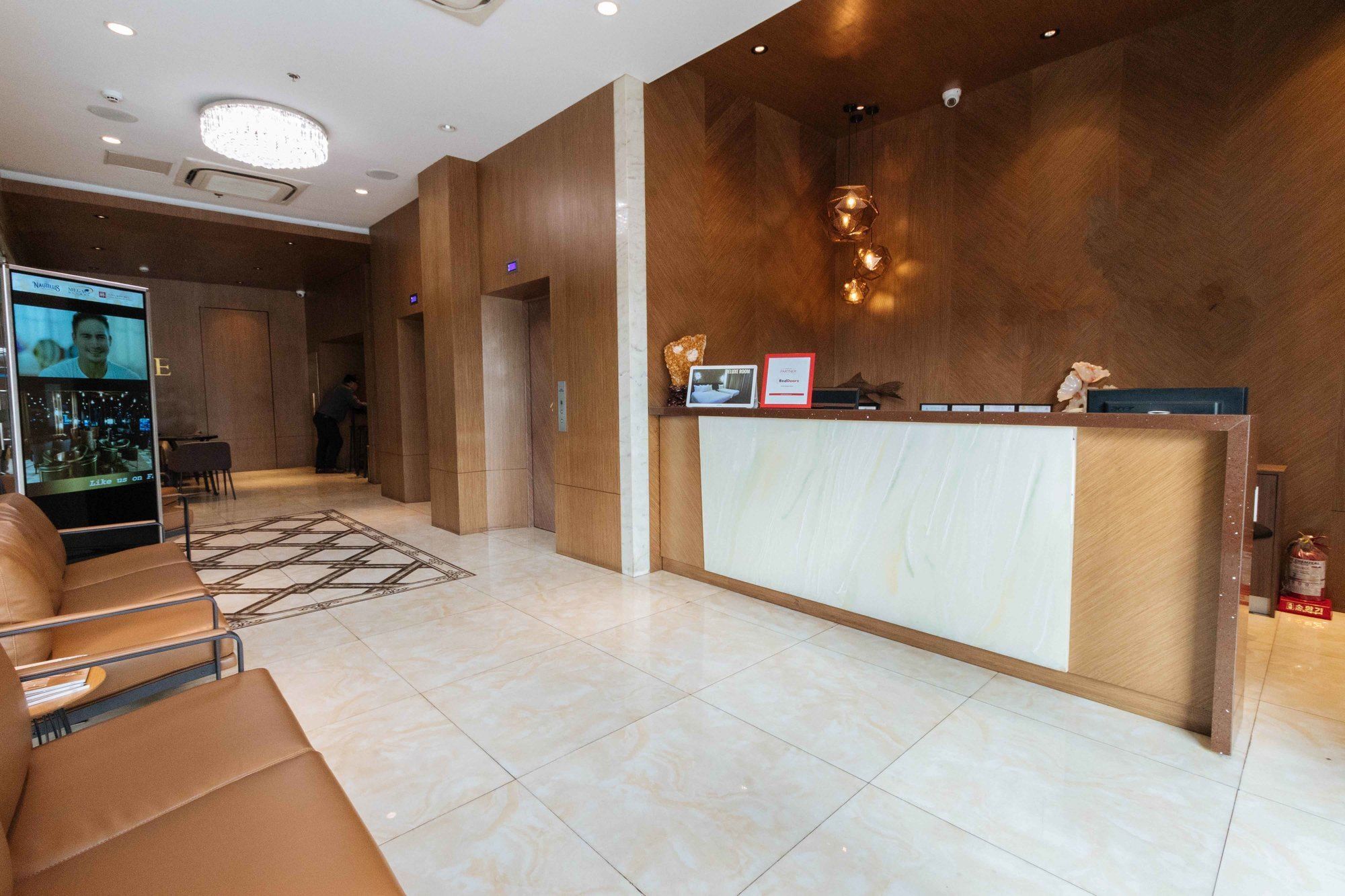 Reddoorz Premium @ South Triangle เกซอนซิตี้ ภายนอก รูปภาพ
