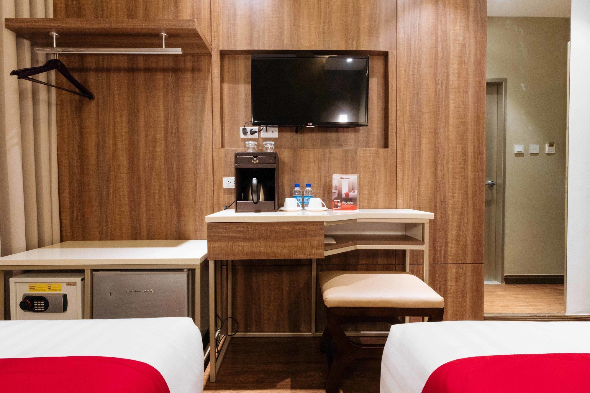 Reddoorz Premium @ South Triangle เกซอนซิตี้ ภายนอก รูปภาพ
