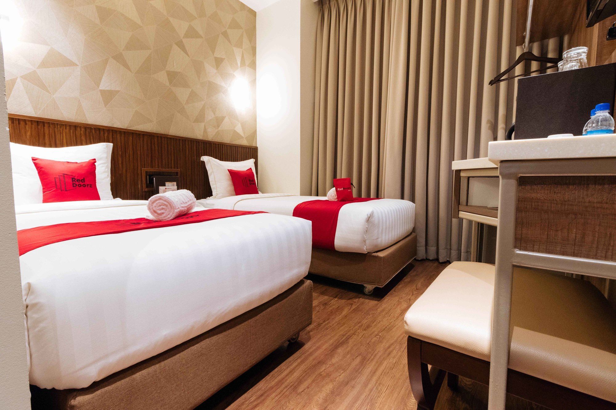 Reddoorz Premium @ South Triangle เกซอนซิตี้ ภายนอก รูปภาพ