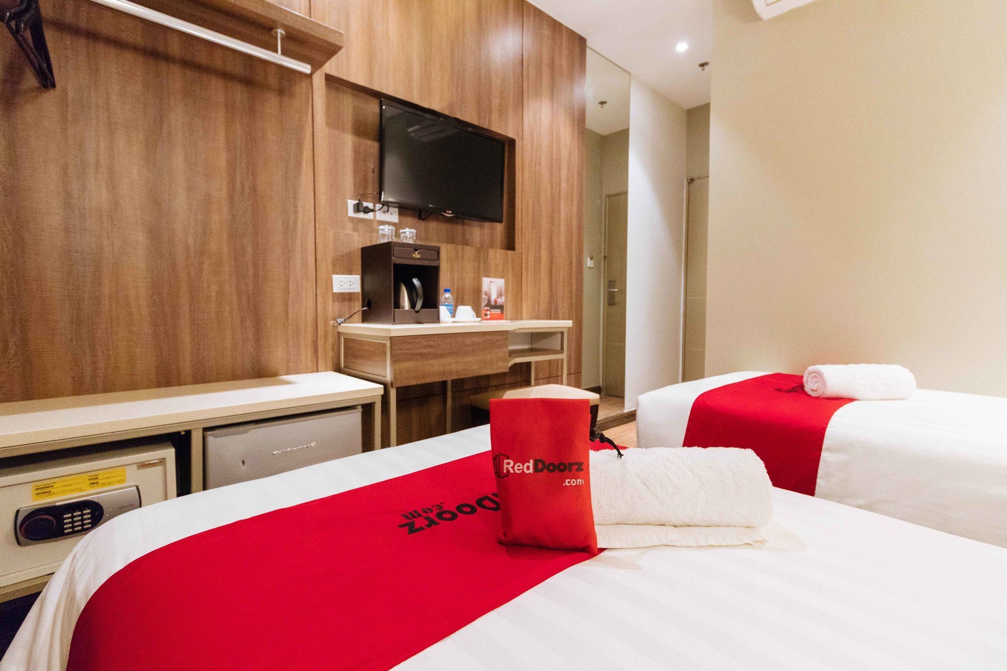 Reddoorz Premium @ South Triangle เกซอนซิตี้ ภายนอก รูปภาพ