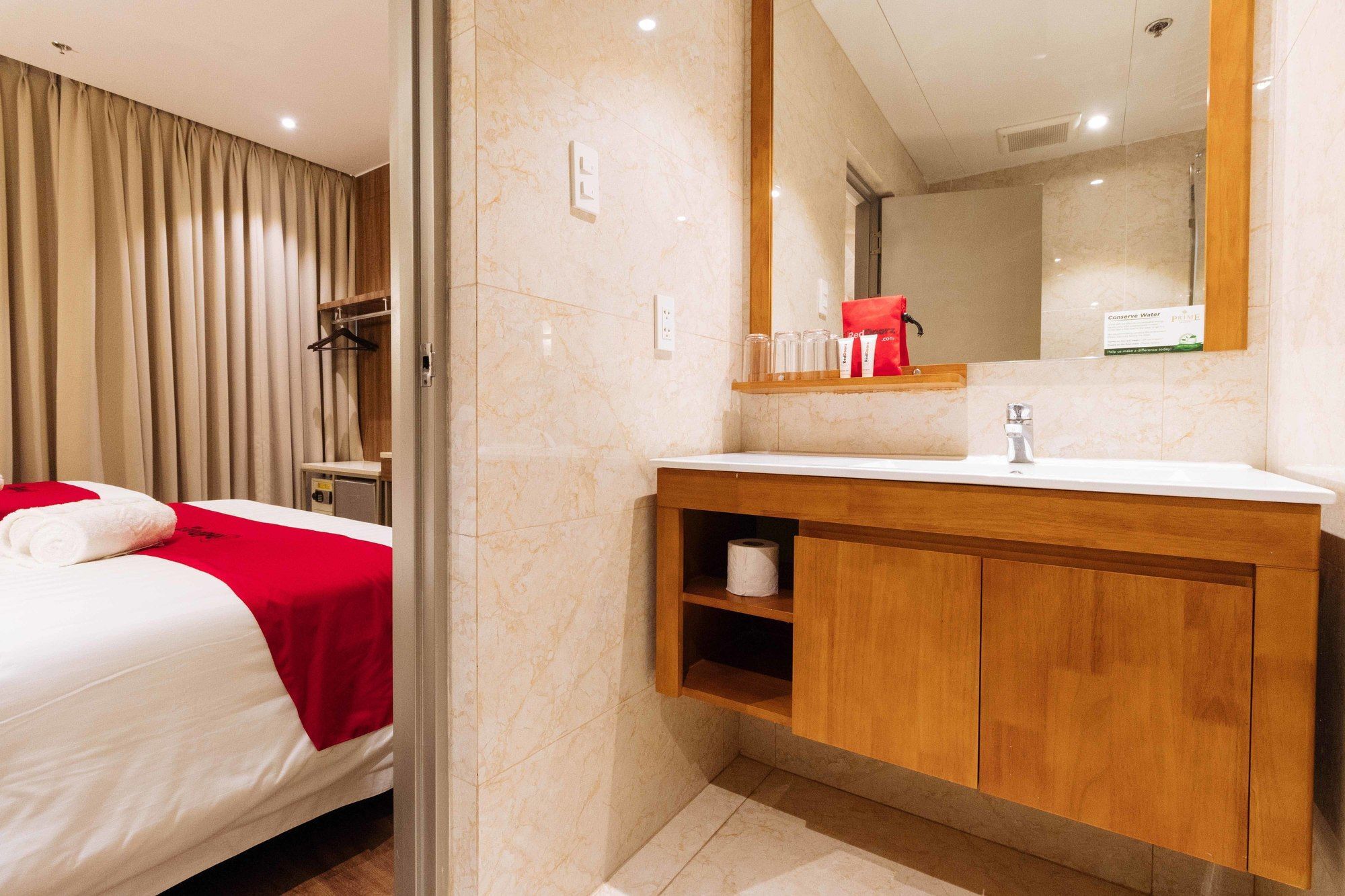 Reddoorz Premium @ South Triangle เกซอนซิตี้ ภายนอก รูปภาพ