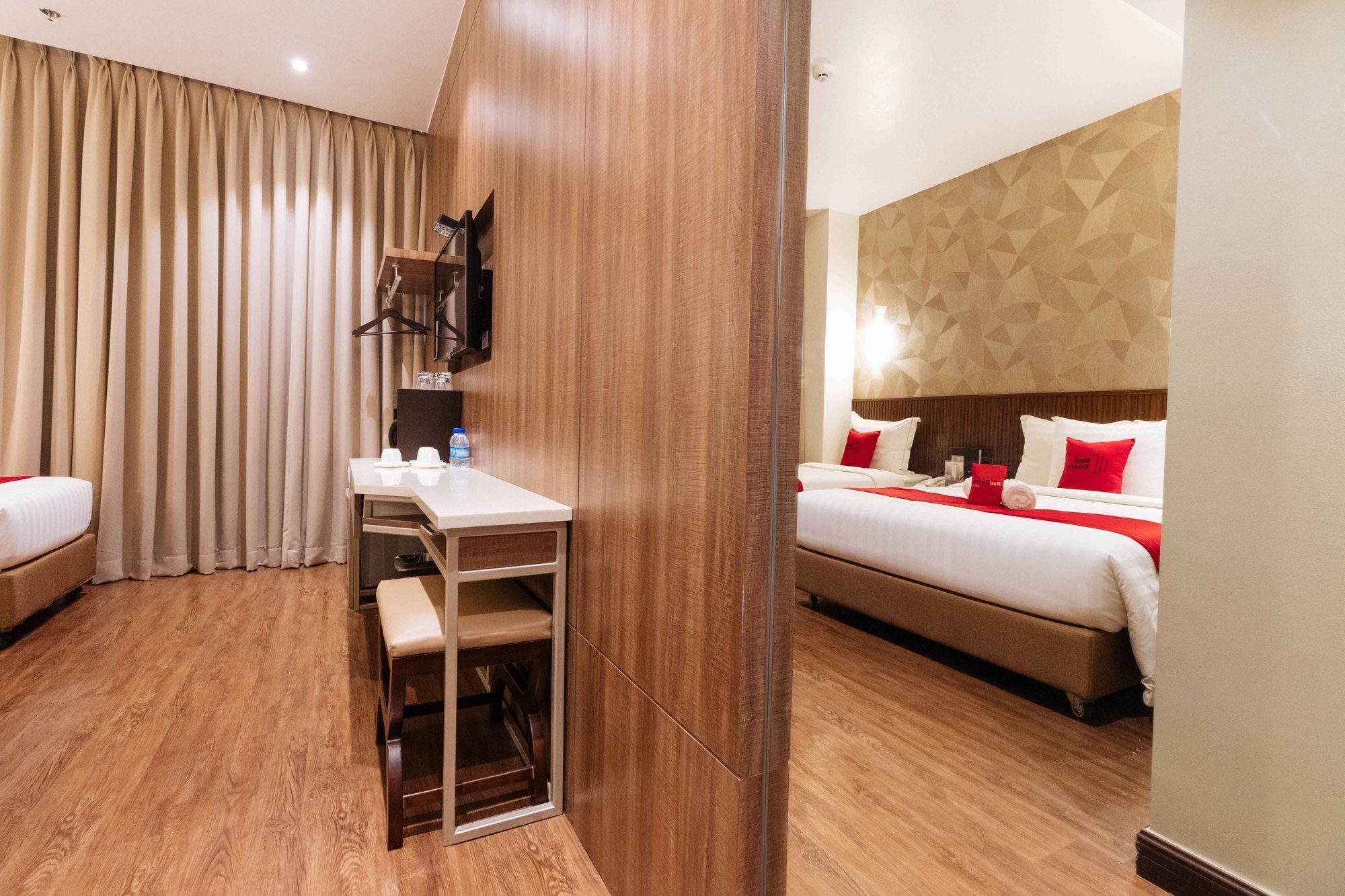 Reddoorz Premium @ South Triangle เกซอนซิตี้ ภายนอก รูปภาพ