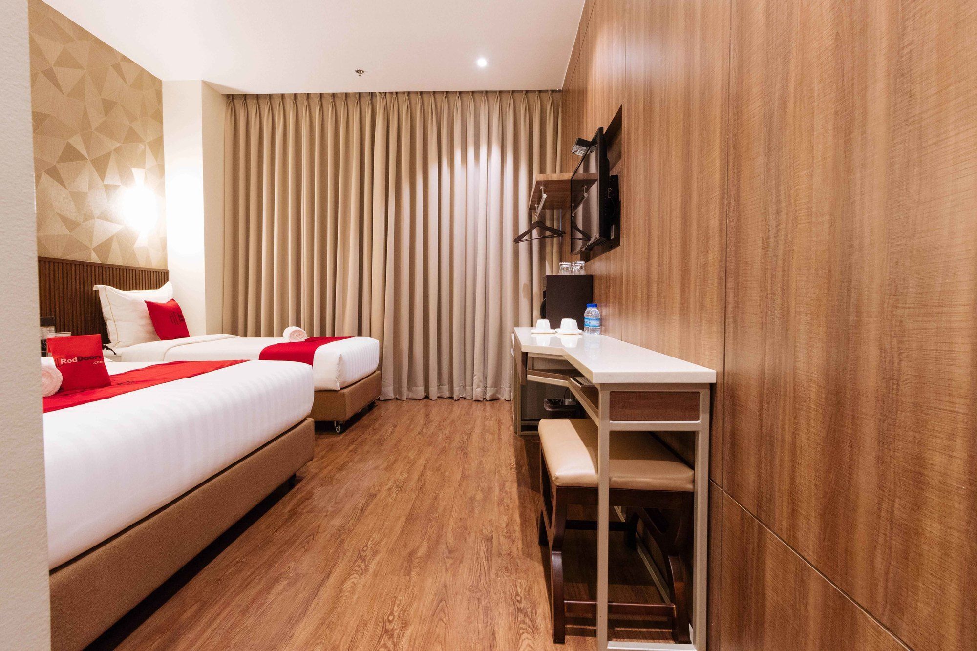 Reddoorz Premium @ South Triangle เกซอนซิตี้ ภายนอก รูปภาพ