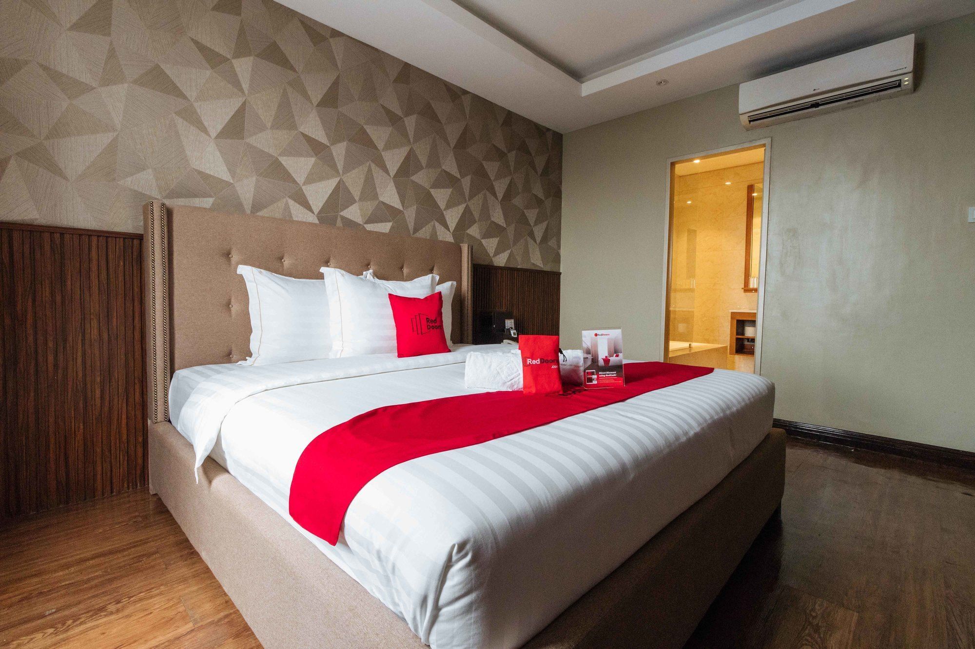 Reddoorz Premium @ South Triangle เกซอนซิตี้ ภายนอก รูปภาพ